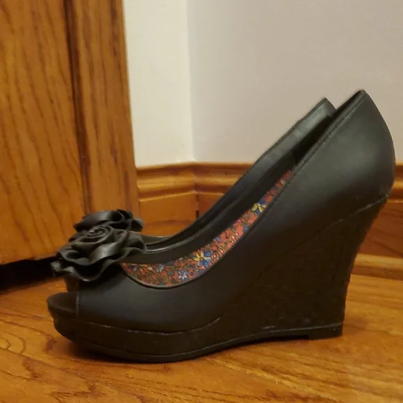 Fergalicious Black Wedge Peep-Toe Shoes - Picture 4 of 15
